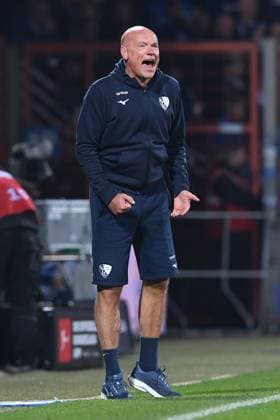Soccer 2 Bundesliga 9 Matchday VfL Bochum Hertha BSC Berlin on 18 10 2025 at Vonovia Ruhrstadion in Bochum Uwe Rösler Coach Head Coach Bochum DFL regulations prohibit any use of photographs as image sequences and or quasi video xRx