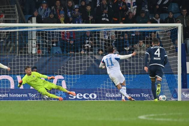 Fabian Reese Hertha BSC converts the penalty against goalkeeper Timo Horn VfL Bochum to 3 2 18 10 2025, Soccer 2 Bundesliga, Season 2025 2026, 9 Matchday, VfL Bochum Hertha BSC Berlin DFL regulations prohibit any use of photographs as image sequences and or quasi video Bochum Vonovia Ruhrstadion Nordrhein Westfalen Germany Team2
