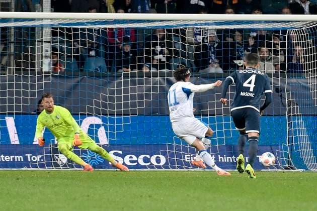 Fabian Reese BSC 11 scores the goal for 3 2 18 10 2025 Soccer VfL Bochum vs Hertha BSC, Vonovia Ruhrstadion, Bochum, DFB DFL REGULATIONS PROHIBIT ANY USE OF PHOTOGRAPHS AS IMAGE SEQUENCES AND OR QUASI VIDEO Copyright: xpepphotox xSaschaxWeizx pep00321, pep_20251018_hm_23134