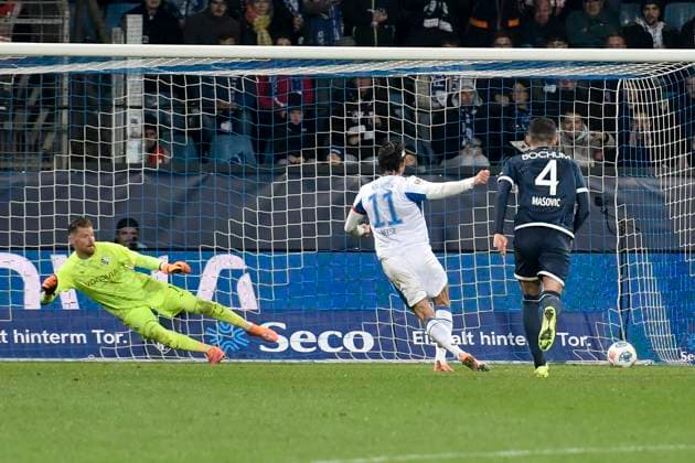 Fabian Reese BSC 11 scores the goal for 3 2 18 10 2025 Soccer VfL Bochum vs Hertha BSC, Vonovia Ruhrstadion, Bochum, DFB DFL REGULATIONS PROHIBIT ANY USE OF PHOTOGRAPHS AS IMAGE SEQUENCES AND OR QUASI VIDEO Copyright: xpepphotox xSaschaxWeizx pep00321, pep_20251018_hm_23135