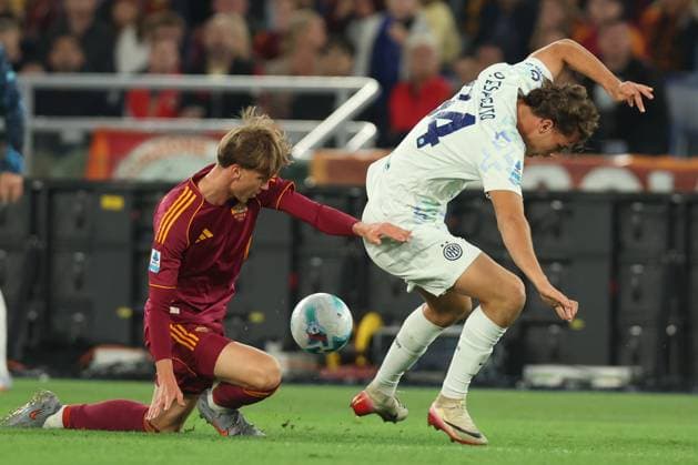 Football: Serie A Enilive 2025-2026 match SS AS Roma and FC Internazionale Rome, Italy October 18, 2025: Jan Ziolkowski of Roma, Francesco Pio Esposito of F.C. Inter seen in action during the Serie A Enilive 2025-2026 football match between AS Roma and F.C. Internazionale of Milan at Olympic Stadium. rome olympic stadium italy italy Copyright: xmarcoxiacobucci