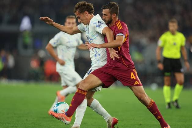 Football: Serie A Enilive 2025-2026 match SS AS Roma and FC Internazionale Rome, Italy October 18, 2025: Francesco Pio Esposito of F.C. Inter , Bryan Cristante of Roma seen in action during the Serie A Enilive 2025-2026 football match between AS Roma and F.C. Internazionale of Milan at Olympic Stadium. rome olympic stadium italy italy Copyright: xmarcoxiacobucci