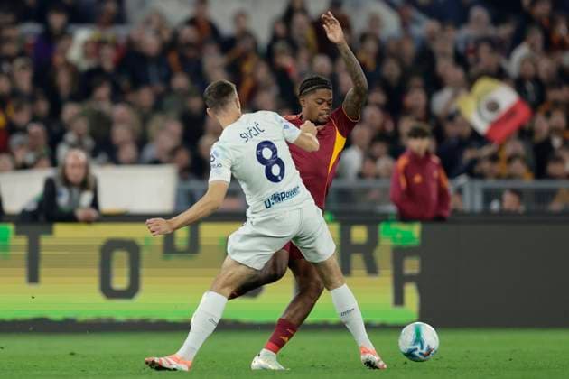 Serie a football match AS Roma vs Inter Roma™s Jamaican midfielder Leon Bailey challenges for the ball with Inter s Bosnian midfielder Petar Sucic during the Serie A football match between AS Roma vs Inter at the Olimpico Stadium in Rome, Italy on October 18, 2025. _BPH8139 Copyright: xAntonioxBalascox