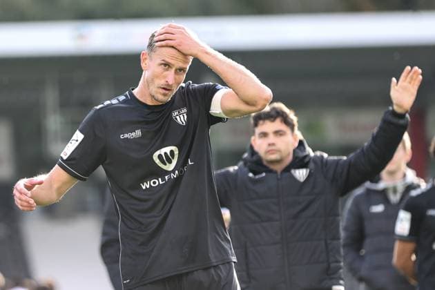 18 10 2025, Football, Men, 11 Matchday Third League Season 2025 2026 VfB Stuttgart II FC Schweinfurt 05 From left captain Thomas Meißner FC Schweinfurt 05, 08 after final whistle, single photo