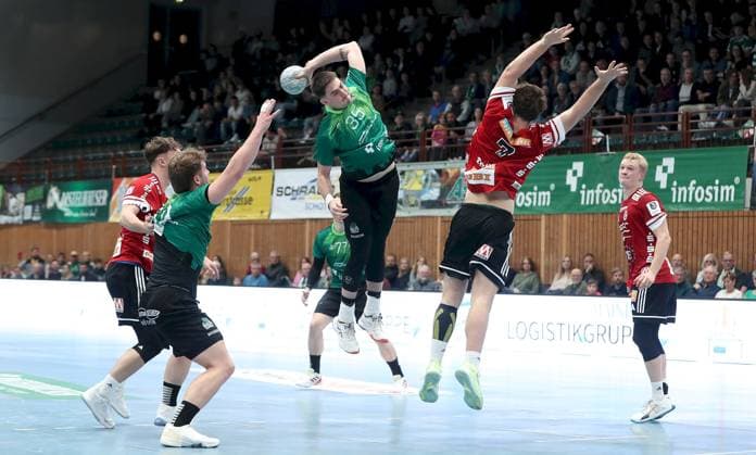 17 10 2025, xfsx, Men, Soccer, Season 2025 2026, Regionalliga Bayern, 14 Matchday FC Wuerzburger Kickers SpVgg Greuther Fuerth II v li Lucca Bialowas HC Erlangen II , Michel Reitemann Woelfe Wuerzburg , Lev Szuharev Woelfe Wuerzburg , Moritz Moser HC Erlangen II , Nils Hindelang HC Erlangen II Wuerzburg AKON ARENA Bayern Germany