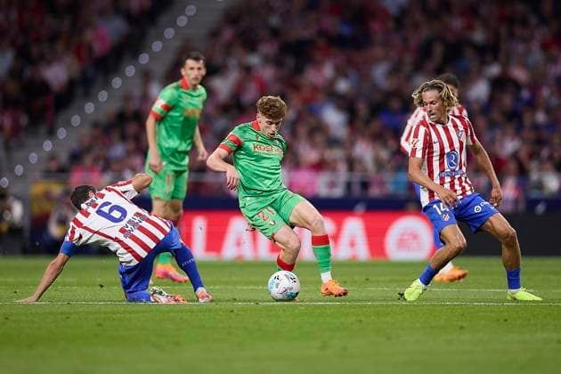 Victor Munoz (CA Osasuna) controls the ball during the LaLiga EA Sports match between AtlÃ tico Madrid v CA Osasuna at Riyahd Air Metropolitano on October 18, 2025 in Madrid, Spain. (Photo by Manu Reino DeFodi Images) Victor Munoz CA Osasuna controls the ball during the LaLiga EA Sports match between AtlÃ tico Madrid v CA Osasuna at Riyahd Air Metropolitano on October 18, 2025 in Madrid, Spain Photo by Manu Reino DeFodi Images