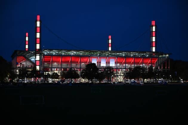 18 10 2025, xophax, Soccer 1 Bundesliga Season 2025 2026 1 FC Köln Rhein Energie Stadion 1 FC Köln vs FC Augsburg Rhein Energie Stadion DFL DFB REGULATIONS PROHIBIT ANY USE OF PHOTOGRAPHS as IMAGE SEQUENCES and or QUASI VIDEO Köln