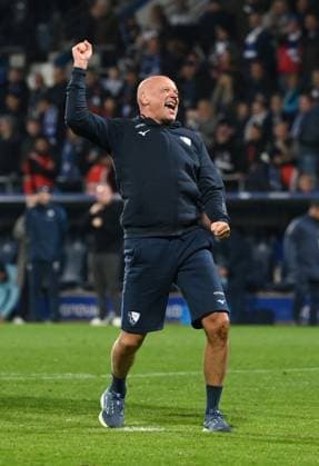 Cheering coach Uwe Rösler VfL Bochum after the match 18 10 2025, Soccer 2 Bundesliga, Season 2025 2026, 9 Matchday, VfL Bochum Hertha BSC Berlin DFL regulations prohibit any use of photographs as image sequences and or quasi video Bochum Vonovia Ruhrstadion Nordrhein Westfalen Germany Team2
