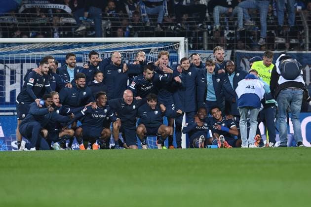 Soccer 2 Bundesliga 9 Matchday VfL Bochum Hertha BSC Berlin on 18 10 2025 at Vonovia Ruhrstadion in Bochum Closing photo Winner photo Group photo VfL Bochum DFL regulations prohibit any use of photographs as image sequences and or quasi video xRx