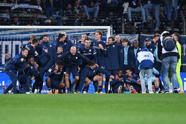 Soccer 2 Bundesliga 9 Matchday VfL Bochum Hertha BSC Berlin on 18 10 2025 at Vonovia Ruhrstadion in Bochum Closing photo Winner photo Group photo VfL Bochum DFL regulations prohibit any use of photographs as image sequences and or quasi video xRx