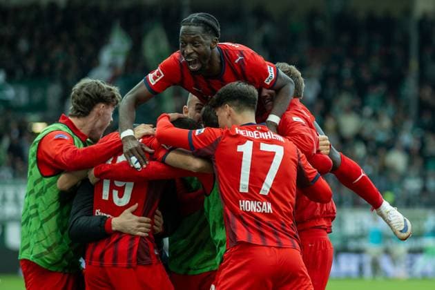 Goal to make it 2 2 by Jonas Foehrenbach FC Heidenheim, 19 , Cheers Omar Haktab Traore FC Heidenheim, 23 GER, 1 FC Heidenheim vs Werder Bremen, Football, Bundesliga, Matchday 7, Season 2025 2026, 18 10 2025, DFL DFB REGULATES PROHIBIT ANY USE OF PHOTOGRAPHS AS IMAGE SEQUENCES AND OR QUASI VIDEO, GER, 1 FC Heidenheim vs Werder Bremen, Football, Bundesliga, Matchday 7, Season 2025 2026, 18 10 2025 Heidenheim Copyright: xEibner-Pressefotox EP_EER
