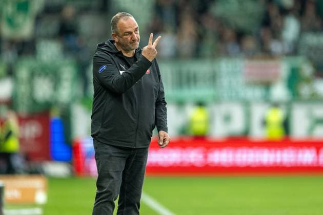 Frank Schmidt FC Heidenheim, Head Coach , GER, 1 FC Heidenheim vs Werder Bremen, Football, Bundesliga, Matchday 7, Season 2025 2026, 18 10 2025, DFL DFB REGULATES PROHIBIT ANY USE OF PHOTOGRAPHS AS IMAGE SEQUENCES AND OR QUASI VIDEO, GER, 1 FC Heidenheim vs Werder Bremen, Football, Bundesliga, Matchday 7, Season 2025 2026, 18 10 2025 Heidenheim Copyright: xEibner-Pressefotox EP_EER