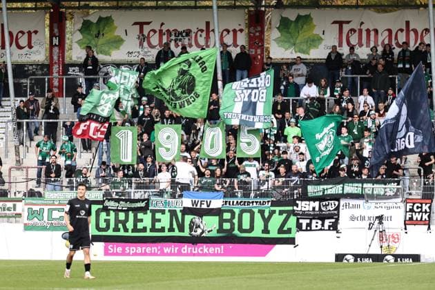 18 10 2025, Football, Men, 11 Matchday Third League Season 2025 2026 VfB Stuttgart II FC Schweinfurt 05 Schweinfurt fans get in the mood with green and white flags