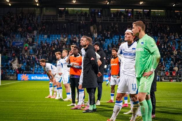 Germany Soccer 2 Bundesliga 2025 26, 9 Matchday VfL Bochum vs Hertha BSC Berlin Vonovia Ruhrstadion Bochum Hertha players in front Tjark Ernst Hertha BSC, 1 and Fabian Reese Hertha BSC, 11 after the match in front of the visiting fans from Berlin who had traveled with them Copyright: xJOERANxSTEINSIEKx