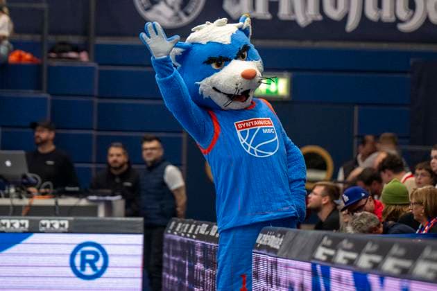 easy Credit BBL 2025 2026 Syntainics MBC vs BMA 365 Bamberg Baskets Weissenfels, Germany October 18, 2025 In the picture Mascot Syntainics MBC Weissenfels Stadthalle Sachsen Anhalt Germany