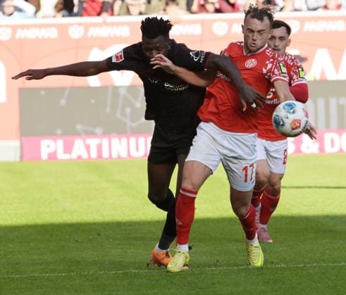 Bernd Hollerbach re Against Edmond Tapsoba photographed at the soccer Bundesliga match Mainz 05 vs Bayer 04 Leverkusen on 18 10 2025 in Mainz DFL DFB REGULATIONS PROHIBIT ANY USE OF PHOTOGRAPHS as IMAGE SEQUENCES and or QUASI VIDEO
