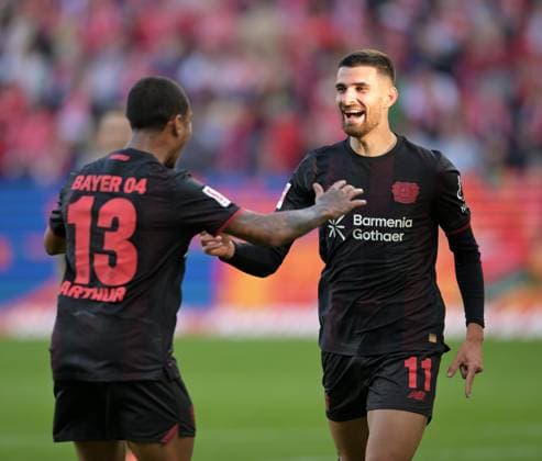 Martin Terrier re And Arthur cheers after the goal to 4 2 photographed at the soccer Bundesliga match Mainz 05 vs Bayer 04 Leverkusen on 18 10 2025 in Mainz DFL DFB REGULATIONS PROHIBIT ANY USE OF PHOTOGRAPHS as IMAGE SEQUENCES and or QUASI VIDEO