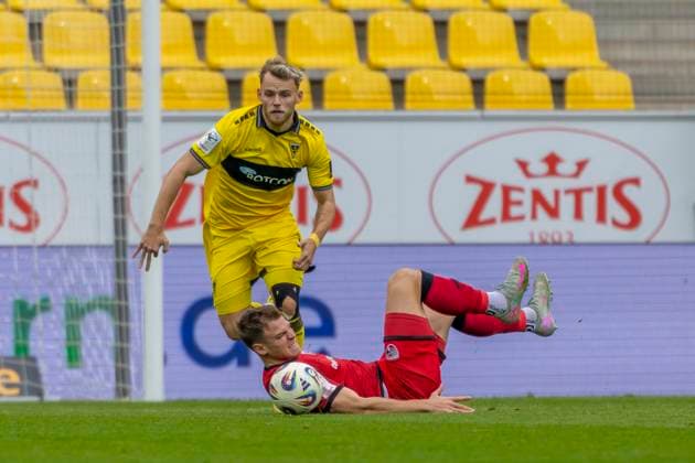 Aachen, Germany October 18, 2025 3 Liga 2025 2026 Alemannia Aachen vs FC Ingolstadt 04 In the picture from left in a duel Felix Meyer Aachen and Simon Lorenz FCI DFB regulations prohibit any use of photographs as image sequences and or quasi video Tivoli Nordrhein Westfalen Copyright: xFotostandx xSchäferx