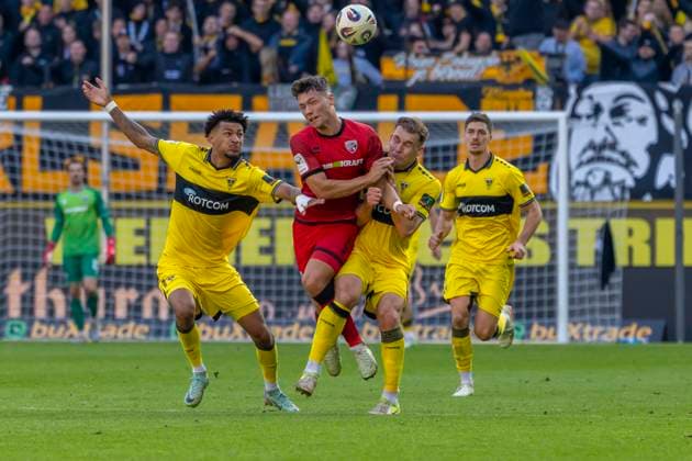 Aachen, Germany 18 October 2025 3 Liga 2025 2026 Alemannia Aachen vs FC Ingolstadt 04 In the picture from left in duel Joel da Silva Kiala Aachen , Mads Borchers FCI , Marius Wegmann Aachen and Felix Meyer Aachen DFB regulations prohibit any use of photographs as image sequences and or quasi video Tivoli Nordrhein Westfalen Copyright: xFotostandx xSchäferx