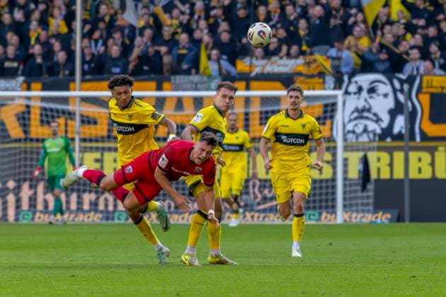 Aachen, Germany 18 October 2025 3 Liga 2025 2026 Alemannia Aachen vs FC Ingolstadt 04 In the picture from left in duel Joel da Silva Kiala Aachen , Mads Borchers FCI , Marius Wegmann Aachen and Felix Meyer Aachen DFB regulations prohibit any use of photographs as image sequences and or quasi video Tivoli Nordrhein Westfalen Copyright: xFotostandx xSchäferx