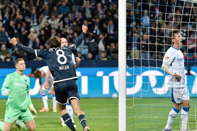 Kjell Wätjen Waetjen Bochum 8 cheers after Michal Karbowniks own goal BSC 33 to 1 0 18 10 2025 Football VfL Bochum vs Hertha BSC, Vonovia Ruhrstadion, Bochum, DFB DFL REGULATIONS PROHIBIT ANY USE OF PHOTOGRAPHS AS IMAGE SEQUENCES AND OR QUASI VIDEO Copyright: xpepphotox xSaschaxWeizx pep00321, pep_20251018_hm_167578