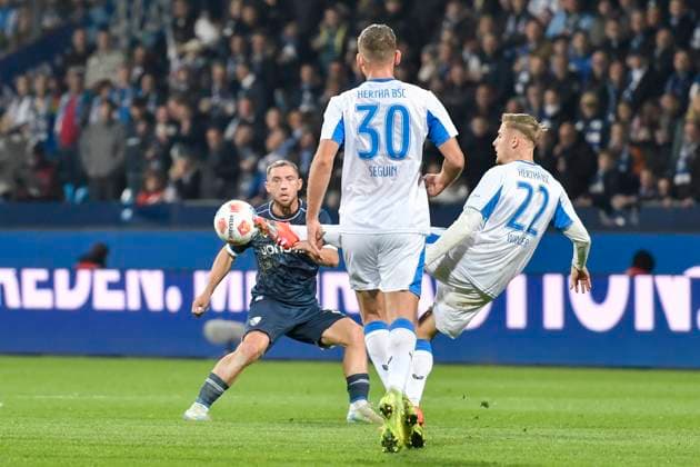 from left in the picture Maximilian Wittek Bochum 32 Paul Seguin BSC 30 Marten Winkler BSC 22 18 10 2025 Football VfL Bochum vs Hertha BSC, Vonovia Ruhrstadion, Bochum, DFB DFL REGULATIONS PROHIBIT ANY USE OF PHOTOGRAPHS AS IMAGE SEQUENCES AND OR QUASI VIDEO Copyright: xpepphotox xSaschaxWeizx pep00321, pep_20251018_hm_167748