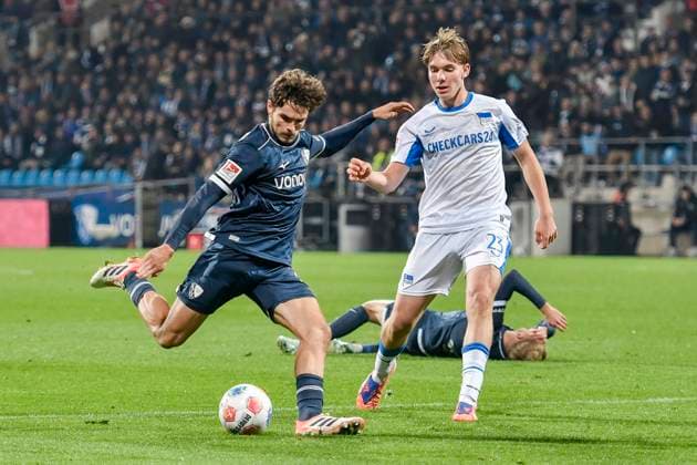 from left in duel Kjell Wätjen Waetjen Bochum 8 Kennet Eichhorn BSC 23 18 10 2025 Soccer VfL Bochum vs Hertha BSC, Vonovia Ruhrstadion, Bochum, DFB DFL REGULATIONS PROHIBIT ANY USE OF PHOTOGRAPHS AS IMAGE SEQUENCES AND OR QUASI VIDEO Copyright: xpepphotox xSaschaxWeizx pep00321, pep_20251018_hm_168196