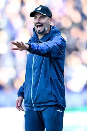 3 Liga 25 26 VfL Osnabrück TSG Hoffenheim II on 18 10 2025 at Bremer Brücke in Osnabrück Coach Stefan Kleineheismann Hoffenheim gives loud instructions MT