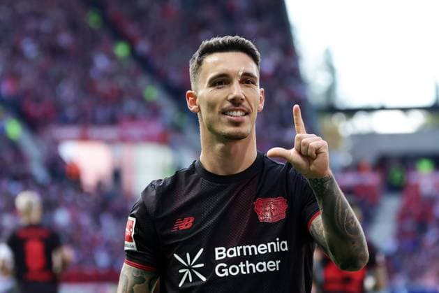 Mainz, Mewa Arena Mainz , 18 10 25, GER, Men, 1 Bundesliga, Season 2025 2026, 1 FSV Mainz 05 Bayer 04 Leverkusen, Alejandro Grimaldo Bayer 04 Leverkusen celebrates after his goal for 1 0 DFB DFL REGULATIONS PROHIBIT ANY USE OF PHOTOGRAPHS AS IMAGE SEQUENCES AND OR QUASI VIDEO Copyright: JoachimxBywaletz xJB-Sportfoto