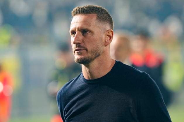 SS Juve Stabia v US Avellino - Serie B Head Coach SS Juve Stabia Ignazio Abate during the Serie B match between SS Juve Stabia and US Avellino at Stadio Romeo Menti Castellammare Di Stabia Italy on 18 October 2025. Castellammare Di Stabia Castellammare Di Stabia Italy  Copyright: xFrancoxRomanox originalFilename:romano-ssjuvest251018_npYi7.jpg