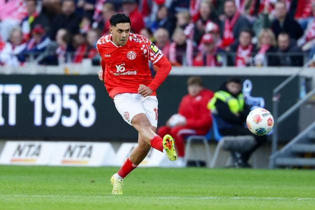 Mainz, Mewa Arena Mainz , 18 10 25, GER, Men, 1 Bundesliga, Season 2025 2026, 1 FSV Mainz 05 Bayer 04 Leverkusen, Nadiem Amiri 1 FSV Mainz 05 in action, on the ball, DFB DFL REGULATIONS PROHIBIT ANY USE OF PHOTOGRAPHS AS IMAGE SEQUENCES AND OR QUASI VIDEO Copyright: JoachimxBywaletz xJB-Sportfoto
