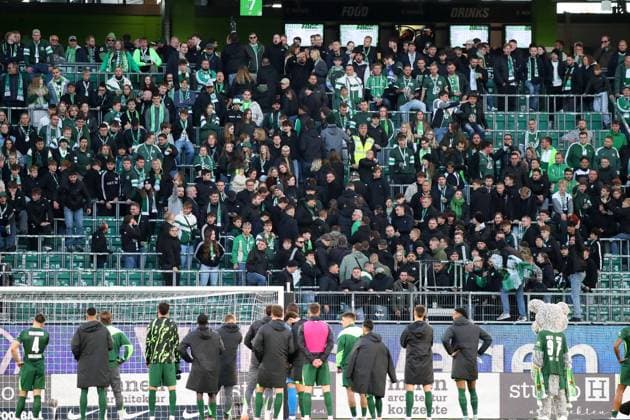 VfL vs Stuttgart, 1 BL Wolfsburg, 18 10 2025, FOOTBALL VfL Wolfsburg vs VfB Stuttgart, 1 BL, season 2025 26 end of match, angry VfL fans Wolfsburg