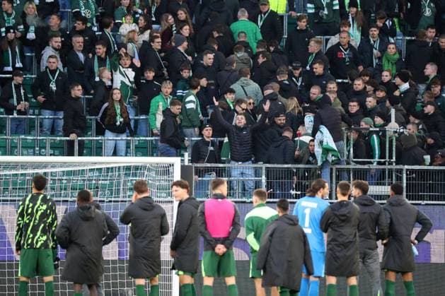 VfL vs Stuttgart, 1 BL Wolfsburg, 18 10 2025, FOOTBALL VfL Wolfsburg vs VfB Stuttgart, 1 BL, season 2025 26 end of match, angry VfL fans Wolfsburg
