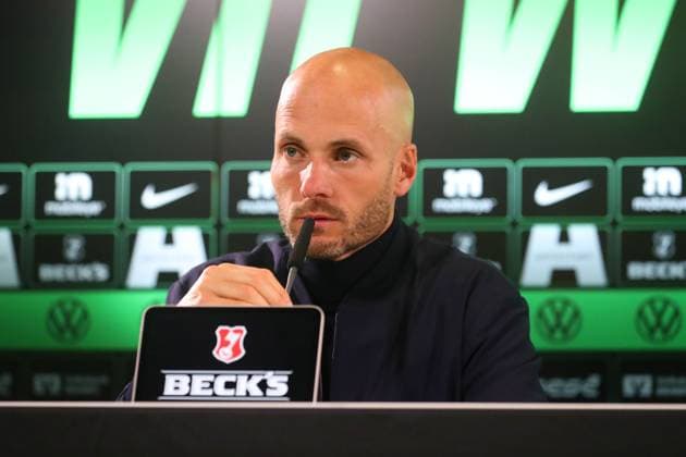 VfL vs Stuttgart, 1 BL Wolfsburg, 18 10 2025, FOOTBALL VfL Wolfsburg vs VfB Stuttgart, 1 BL, Season 2025 26 Head coach Paul Simonis VfL Wolfsburg during the press conference Wolfsburg