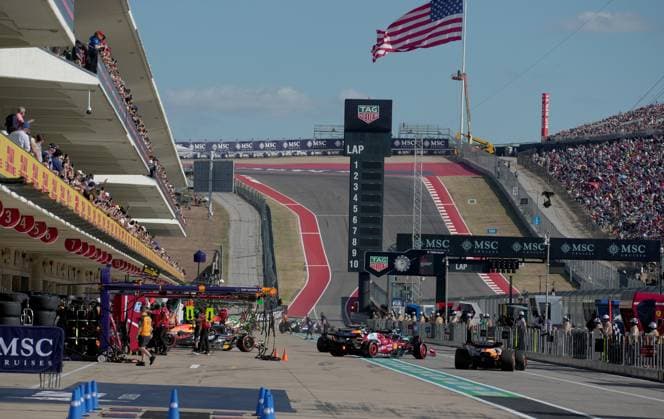 FORMULA 1 MSC CRUISES UNITED STATES GRAND PRIX 2025 18 10 2025, Circuit of The Americas, Austin, FORMULA 1 MSC CRUISES UNITED STATES GRAND PRIX 2025 , pictured All drivers line up for the start of qualifying nordphotoxGmbHx xBratic nph00250