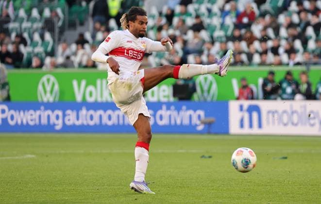 18 10 2025, Germany, Wolfsburg, Soccer Bundesliga, Season 2025 2026, VfL Wolfsburg vs VfB Stuttgart, Lorenz Assignon VfB