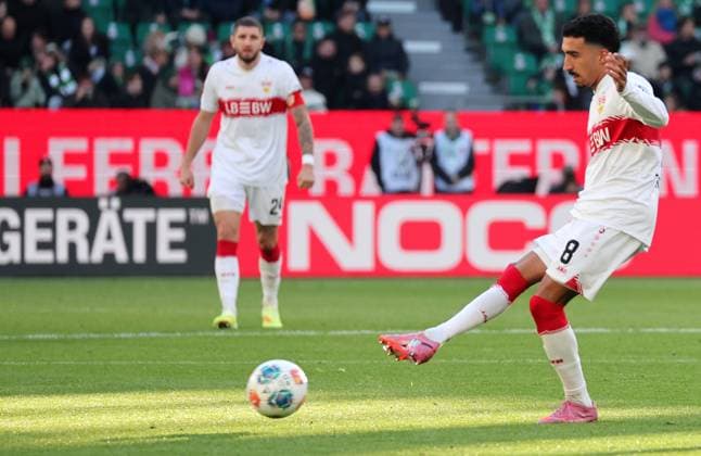 18 10 2025, Germany, Wolfsburg, Soccer Bundesliga, Season 2025 2026, VfL Wolfsburg vs VfB Stuttgart, Tiago Tomas VfB