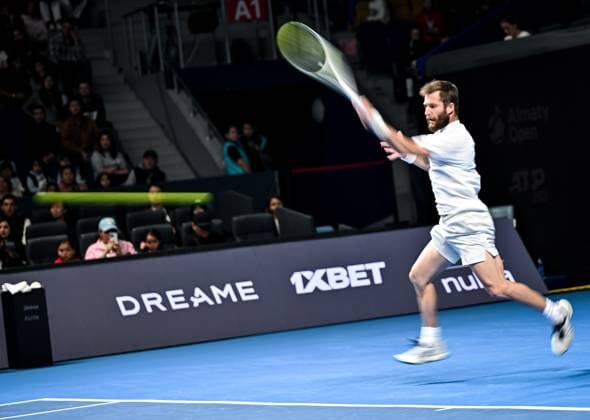 (251019) -- ALMATY, Oct. 19, 2025 -- Corentin Moutet of France hits a return during the men s singles semifinal match against Alex Michelsen of the United States at the ATP, Tennis Herren 250 Almaty Tennis Open in Almaty, Kazakhstan, on Oct. 18, 2025. ) (SP)KAZAKHSTAN-ALMATY-TENNIS-ALMATY OPEN-SEMIFINAL LixRenzi 