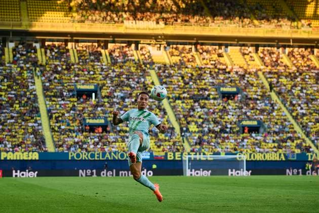 Villarreal CF and Real Betis - LaLiga EA Sports VILLARREAL, SPAIN - OCTOBER 18: Antony Matheus Dos Santos of Real Betis during to the LaLiga EA Sports match between Villarreal CF and Real Betis at La Ceramica stadium on October 18, 2025 in Villarreal, Spain. (Photo by Francisco Macia Photo Players Images Magara Press) Villarreal La Ceramica Stadium Spain Copyright: xFranciscoxMaciax