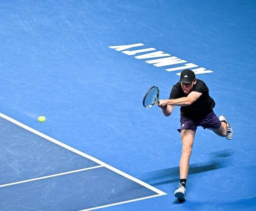 (251019) -- ALMATY, Oct. 19, 2025 -- Alex Michelsen of the United States hits a return during the men s singles semifinal match against Corentin Moutet of France at the ATP250 Almaty Tennis Open in Almaty, Kazakhstan, on Oct. 18, 2025. ) (SP)KAZAKHSTAN-ALMATY-TENNIS-ALMATY OPEN-SEMIFINAL LixRenzi 