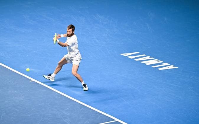 (251019) -- ALMATY, Oct. 19, 2025 -- Corentin Moutet of France hits a return during the men s singles semifinal match against Alex Michelsen of the United States at the ATP, Tennis Herren 250 Almaty Tennis Open in Almaty, Kazakhstan, on Oct. 18, 2025. ) (SP)KAZAKHSTAN-ALMATY-TENNIS-ALMATY OPEN-SEMIFINAL LixRenzi 