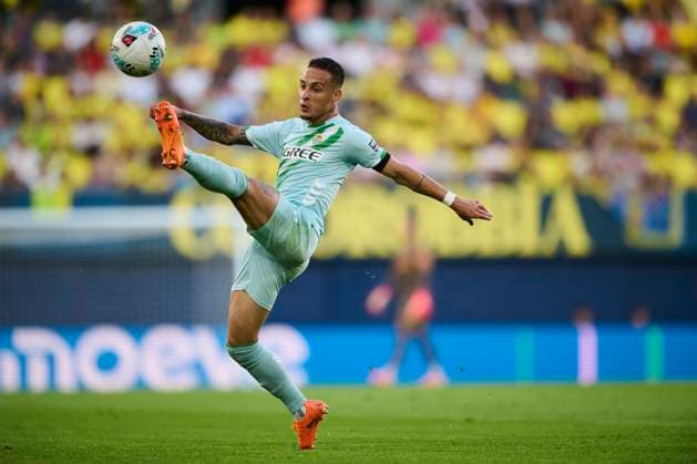Villarreal CF and Real Betis - LaLiga EA Sports VILLARREAL, SPAIN - OCTOBER 18: Antony Matheus Dos Santos of Real Betis during to the LaLiga EA Sports match between Villarreal CF and Real Betis at La Ceramica stadium on October 18, 2025 in Villarreal, Spain. (Photo by Francisco Macia Photo Players Images Magara Press) Villarreal La Ceramica Stadium Spain Copyright: xFranciscoxMaciax