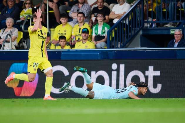 Villarreal CF and Real Betis - LaLiga EA Sports VILLARREAL, SPAIN - OCTOBER 18: Cucho Hernandez of Real Betis during to the LaLiga EA Sports match between Villarreal CF and Real Betis at La Ceramica stadium on October 18, 2025 in Villarreal, Spain. (Photo by Francisco Macia Photo Players Images Magara Press) Villarreal La Ceramica Stadium Spain Copyright: xFranciscoxMaciax