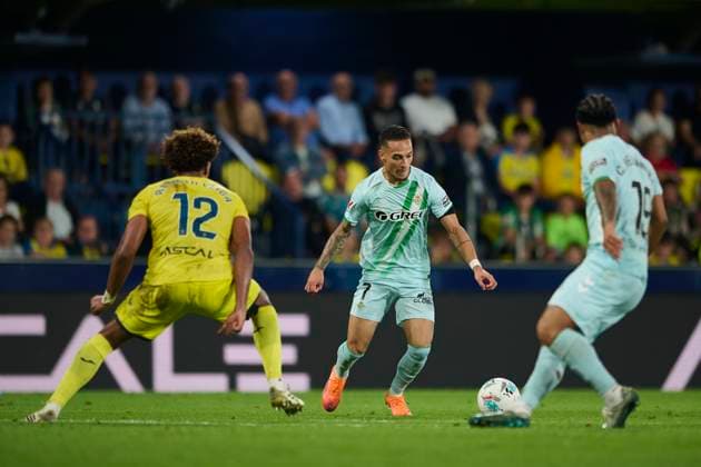 Villarreal CF and Real Betis - LaLiga EA Sports VILLARREAL, SPAIN - OCTOBER 18: Antony Matheus Dos Santos of Real Betis during to the LaLiga EA Sports match between Villarreal CF and Real Betis at La Ceramica stadium on October 18, 2025 in Villarreal, Spain. (Photo by Francisco Macia Photo Players Images Magara Press) Villarreal La Ceramica Stadium Spain Copyright: xFranciscoxMaciax