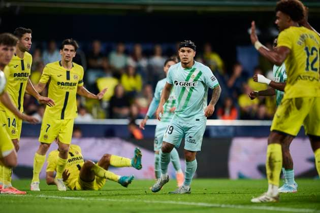 Villarreal CF and Real Betis - LaLiga EA Sports VILLARREAL, SPAIN - OCTOBER 18: Cucho Hernandez of Real Betis during to the LaLiga EA Sports match between Villarreal CF and Real Betis at La Ceramica stadium on October 18, 2025 in Villarreal, Spain. (Photo by Francisco Macia Photo Players Images Magara Press) Villarreal La Ceramica Stadium Spain Copyright: xFranciscoxMaciax