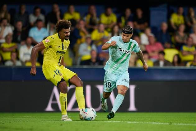 Villarreal CF and Real Betis - LaLiga EA Sports VILLARREAL, SPAIN - OCTOBER 18: Cucho Hernandez of Real Betis during to the LaLiga EA Sports match between Villarreal CF and Real Betis at La Ceramica stadium on October 18, 2025 in Villarreal, Spain. (Photo by Francisco Macia Photo Players Images Magara Press) Villarreal La Ceramica Stadium Spain Copyright: xFranciscoxMaciax