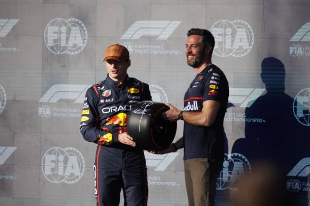 Formula 1 United States Grand Prix - Sprint AUSTIN, USA - OCTOBER 18: Max Verstappen (1), poses for a photo with actor Zachary Levi as the winner of the pole position for the United States Grand Prix sprint race at the Circuit of the Americas in Austin, Texas on October 18, 2025. Jorge Salgado Anadolu Austin United States. Editorial use only. Please get in touch for any other usage.  Copyright: x2025xAnadoluxJorgexSalgadox