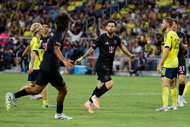 NASHVILLE, TN - OCTOBER 18: Inter Miami forward Lionel Messi 10 celebrates a goal during a match between Nashville SC and Inter Miami, October 18, 2025 at GEODIS Park in Nashville, Tennessee. (Photo by Matthew Maxey Icon Sportswire) SOCCER: OCT 18 MLS, Fussball Herren, USA Nashville SC vs Inter Miami CF EDITORIAL USE ONLY Icon25101829