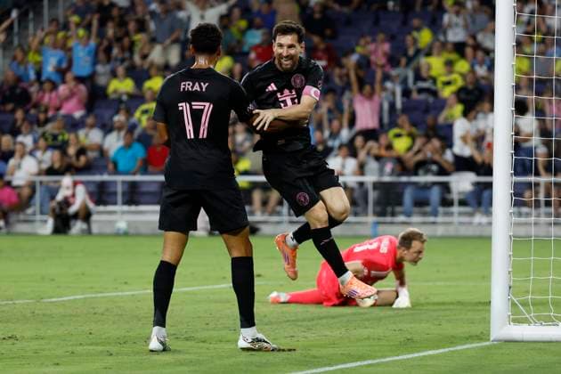 NASHVILLE, TN - OCTOBER 18: Inter Miami forward Lionel Messi 10 celebrates a goal with Inter Miami defender Ian Fray 17 during a match between Nashville SC and Inter Miami, October 18, 2025 at GEODIS Park in Nashville, Tennessee. (Photo by Matthew Maxey Icon Sportswire) SOCCER: OCT 18 MLS, Fussball Herren, USA Nashville SC vs Inter Miami CF EDITORIAL USE ONLY Icon25101830
