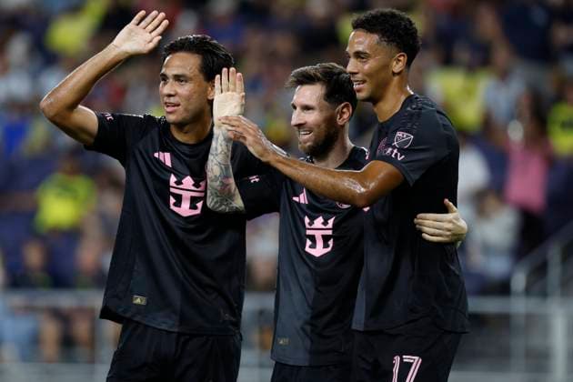 NASHVILLE, TN - OCTOBER 18: Inter Miami forward Lionel Messi 10, Inter Miami defender Ian Fray 17, and Inter Miami midfielder Telasco Segovia 8 celebrate after a goal during a match between Nashville SC and Inter Miami, October 18, 2025 at GEODIS Park in Nashville, Tennessee. (Photo by Matthew Maxey Icon Sportswire) SOCCER: OCT 18 MLS, Fussball Herren, USA Nashville SC vs Inter Miami CF EDITORIAL USE ONLY Icon25101831